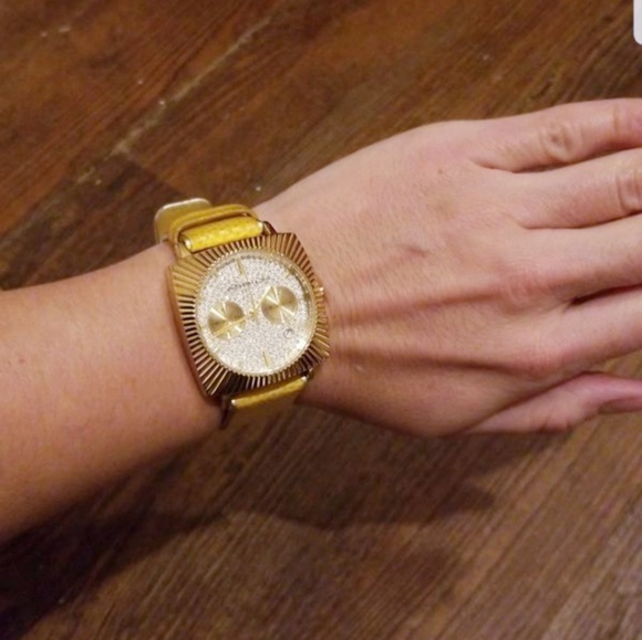 💛BCBG MaxAzria Rhinestone Watch - Picture 2 of 4